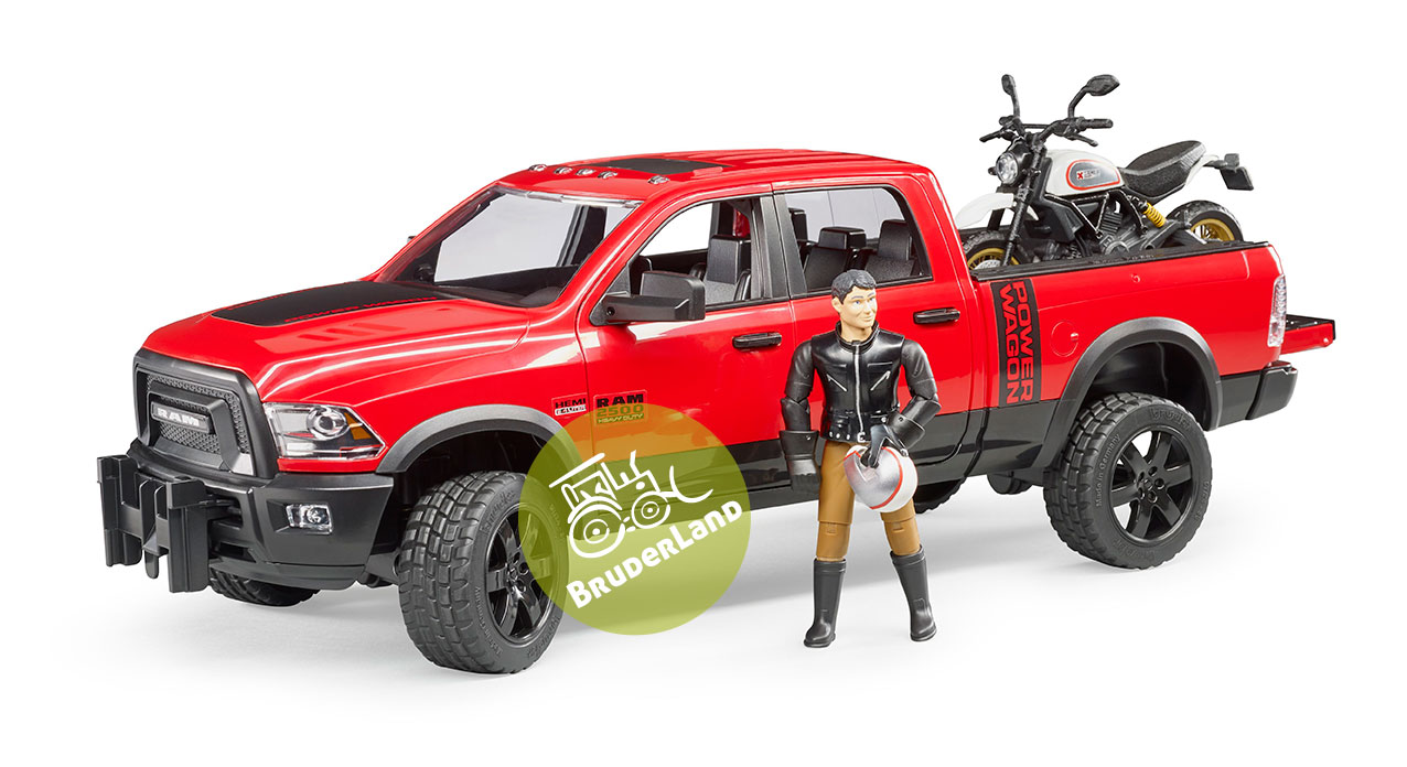 RAM 2500 s motocyklem