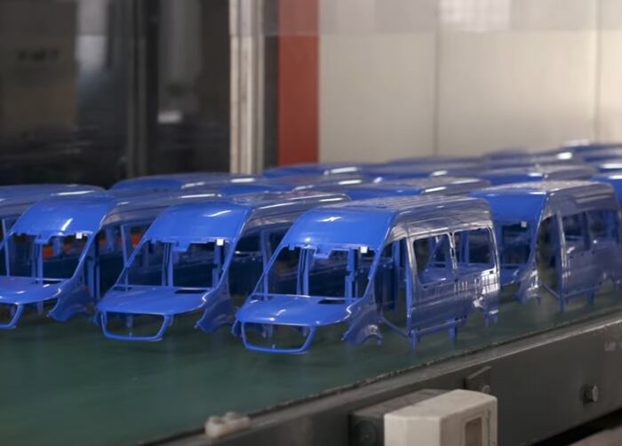 Jak vznikají hračky Bruder: Detailní pohled do zákulisí výroby