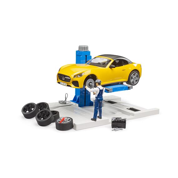 Service station, roadster and mechanic - Bruder 62112